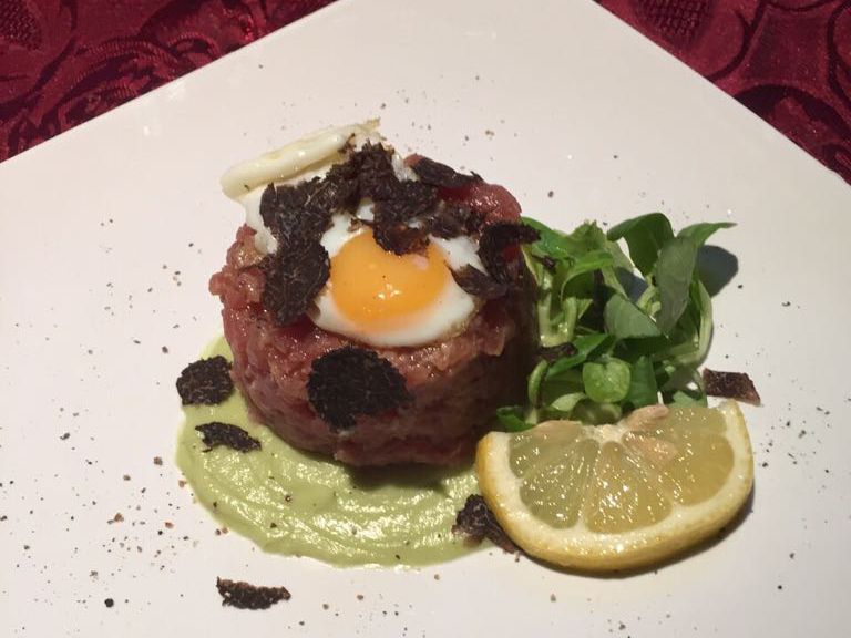 Tartare Di Tonno Rosso Al Tartufo Nero E Crema Di Avocado Dal Tartufaio D Abruzzo